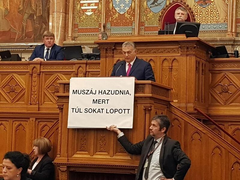 Fájl:Orbán lopott.jpg
